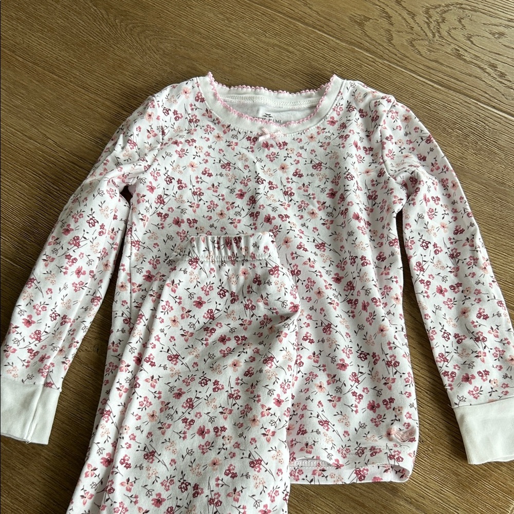 NEVER WORN petite plume pajamas!